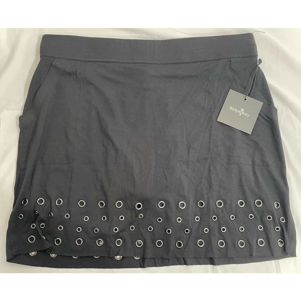 NWT Belyn Key Skort, Color: Onyx With Grommet Trim Women's Size: L